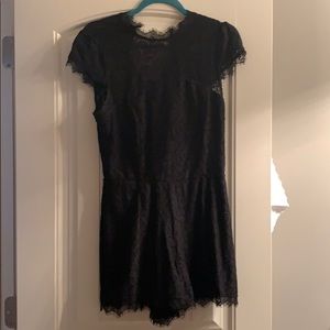 Romper worn once. Selling bc I have no use for it